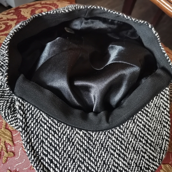 United Colors of Benetton Hat - Picture 3 of 8